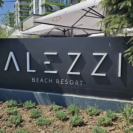 Breeze Studio Beach & Pool