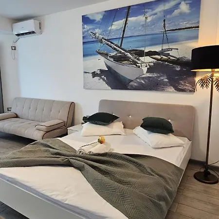 Breeze Studio Beach & Pool 아파트 Năvodari