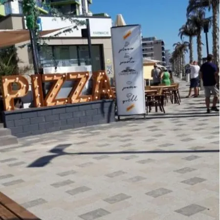 아파트 Breeze Studio Beach & Pool Năvodari