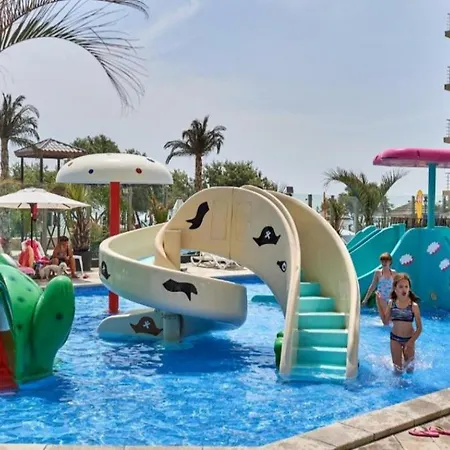 شقة Breeze Studio Beach & Pool 3*