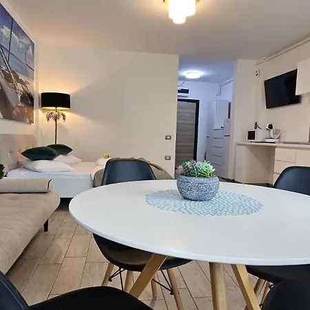 Breeze Studio Beach & Pool Apartman Năvodari