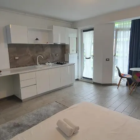 Apartman Breeze Studio Beach & Pool 3*