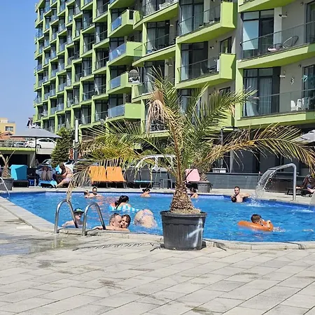 Breeze Studio Beach & Pool Apartman